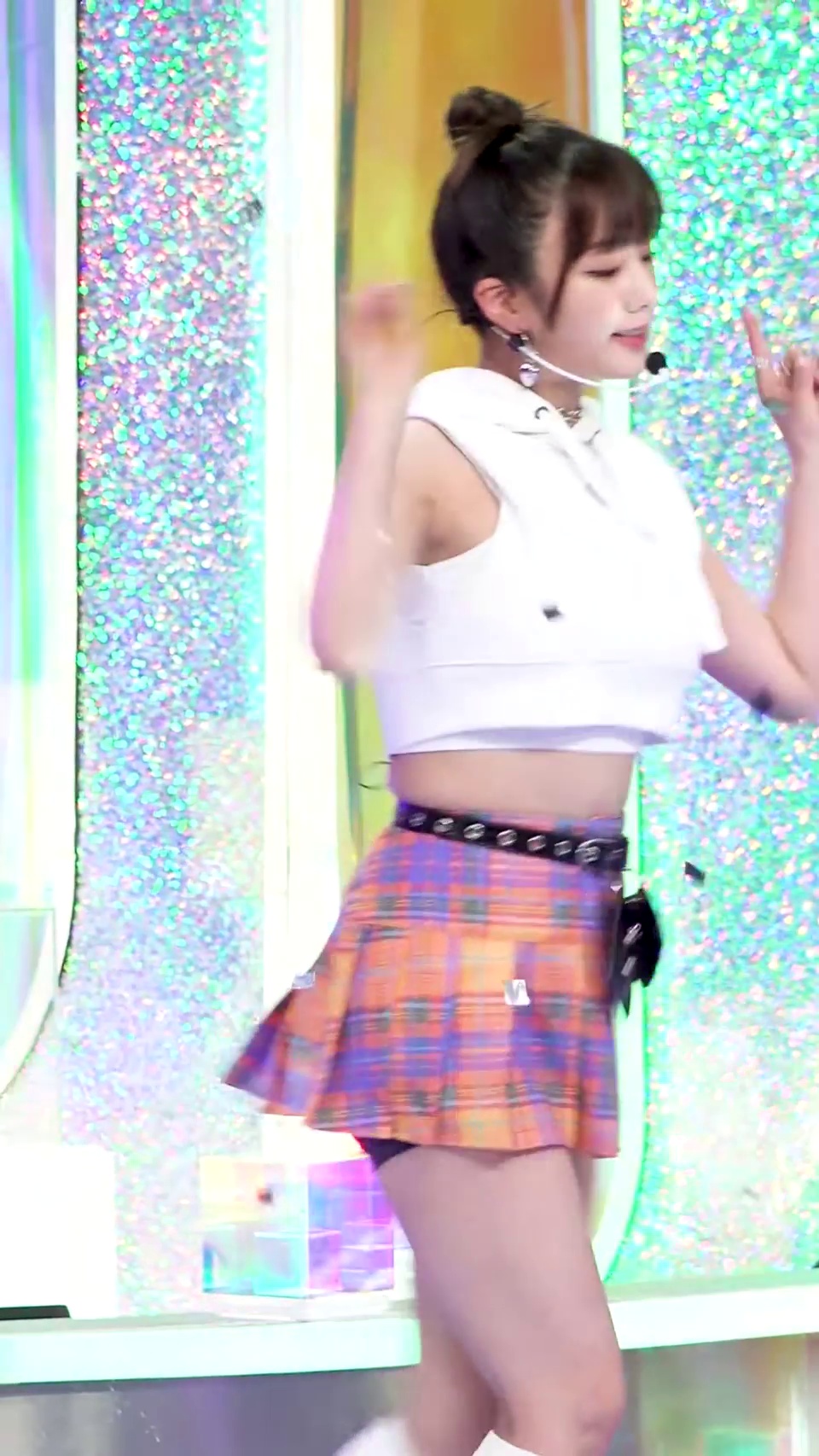 Apink Yoon Bomi in Black Spandex Shorts