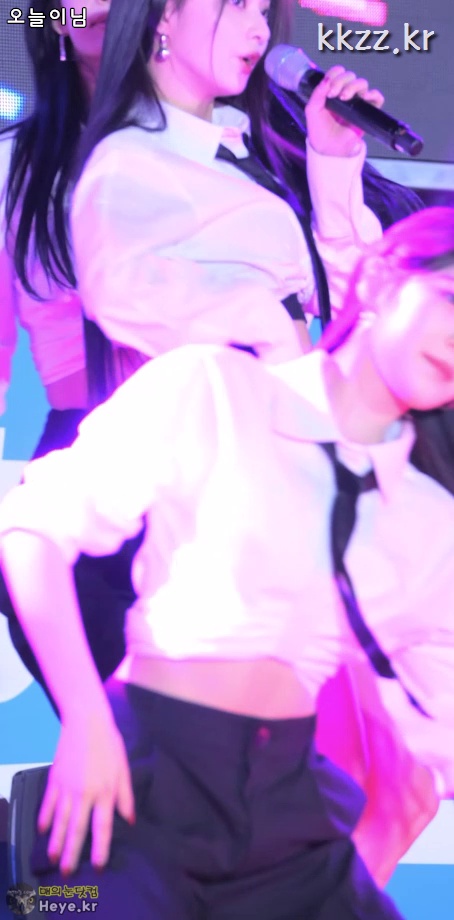 Alluring FROMIS_9 Lee Na-gyung - Image 1