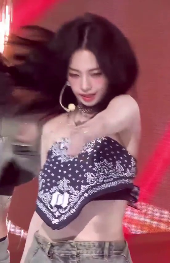 Handkerchief Crop: AESPA Karina